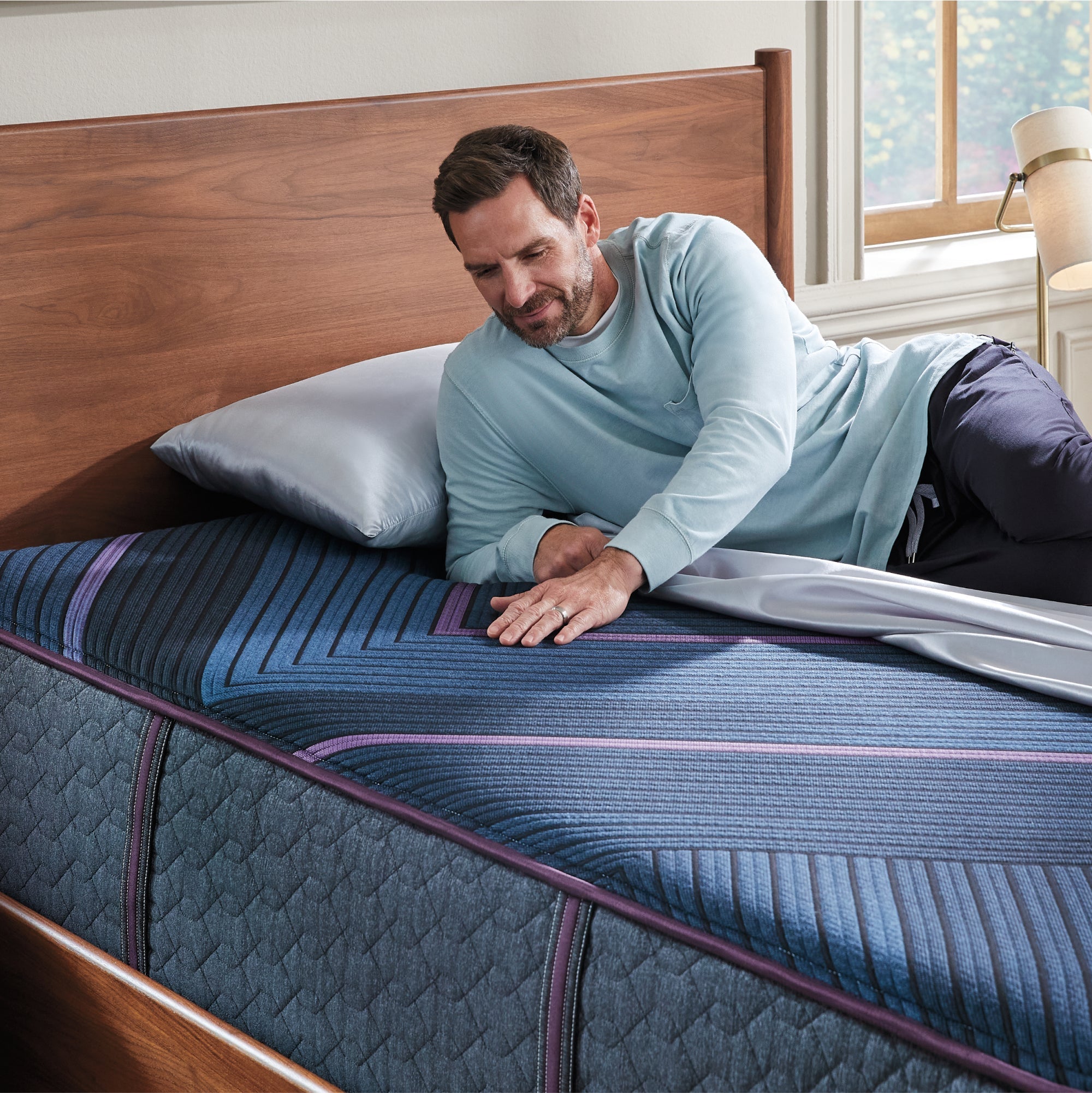 Beautyrest World Class™ Level 3 Hybrid Medium Mattress