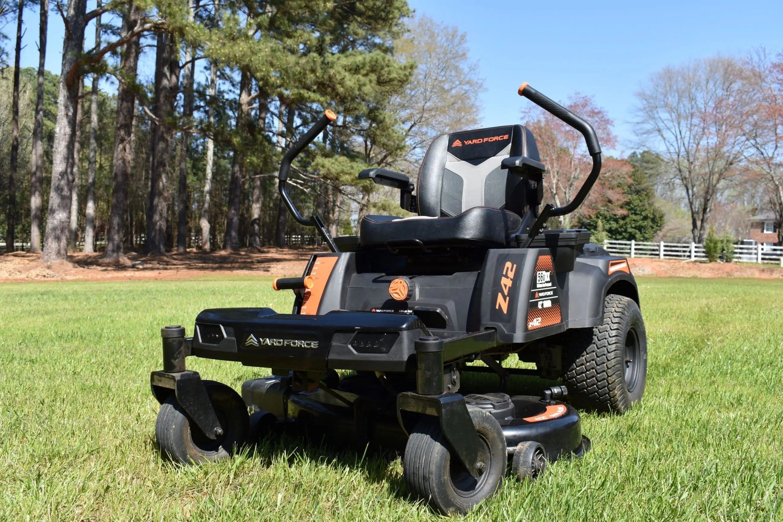 Yard Force Riding Lawn Mower 42″ Zero Turn Battery Powered 56V Z42-562 New