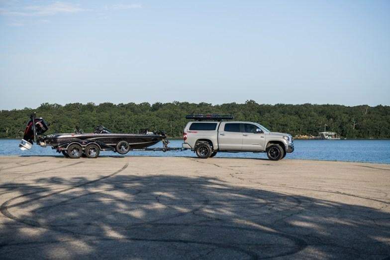 YAKIMA TopWater Rooftop Fishing Rod Box – 8004088